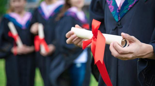 2025年应届毕业生就业压力_未来就业形势严峻分析_2025公务员就业形势