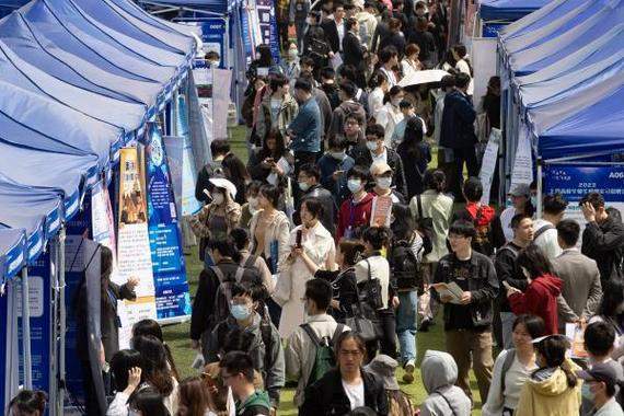 未来就业形势严峻分析_2025年应届毕业生就业压力_2025公务员就业形势