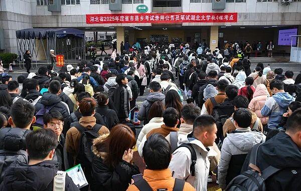 3月15日,武汉,湖北省公务员考试,图为湖北大学考点。图源:视觉中国