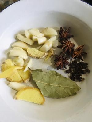 新疆特色大盘鸡（附加皮带面做法）的做法 步骤2