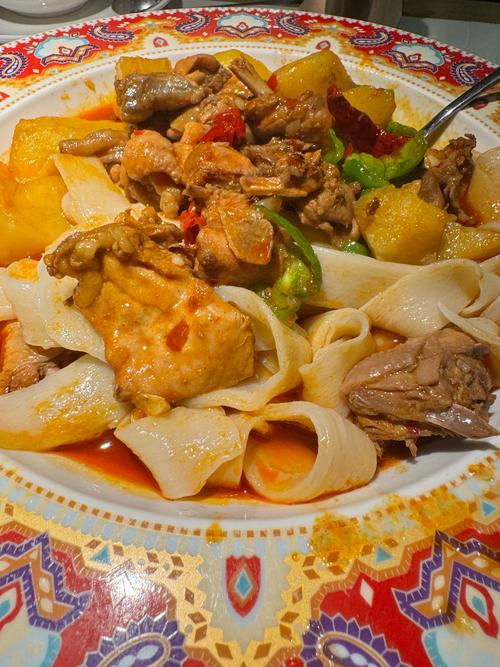 新疆大盘鸡食谱_皮带面做法_新疆大盘鸡皮带面