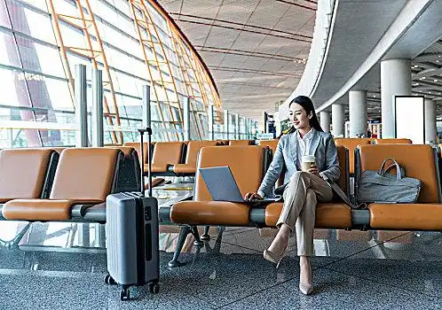 调整信贷结构优化风险防控_我国小微企业贷款风险与防范对策_银行小微企业信贷风险控制