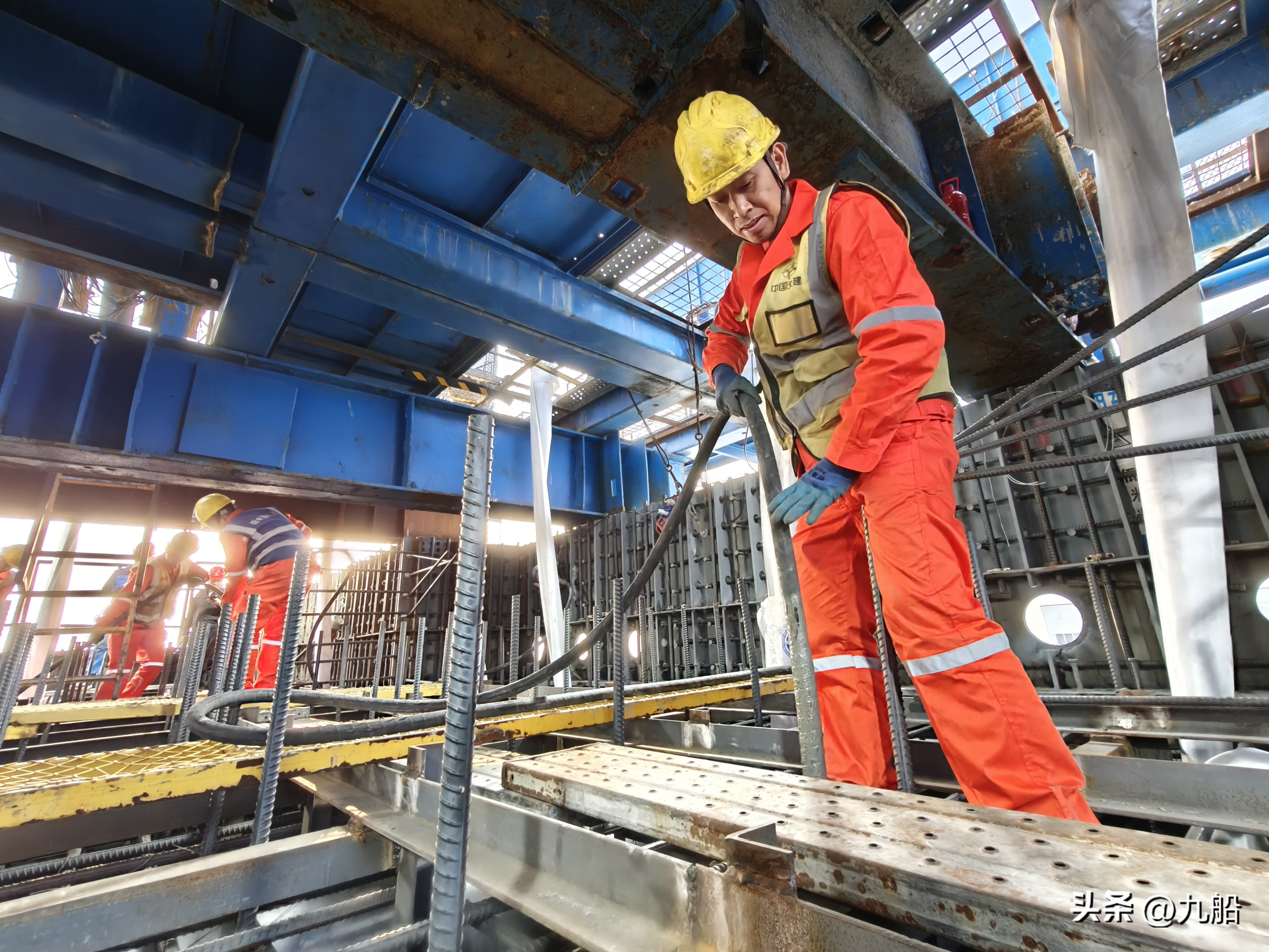 双层悬索桥世界纪录_狮子洋大桥主塔封顶_悬索桥的发展趋势