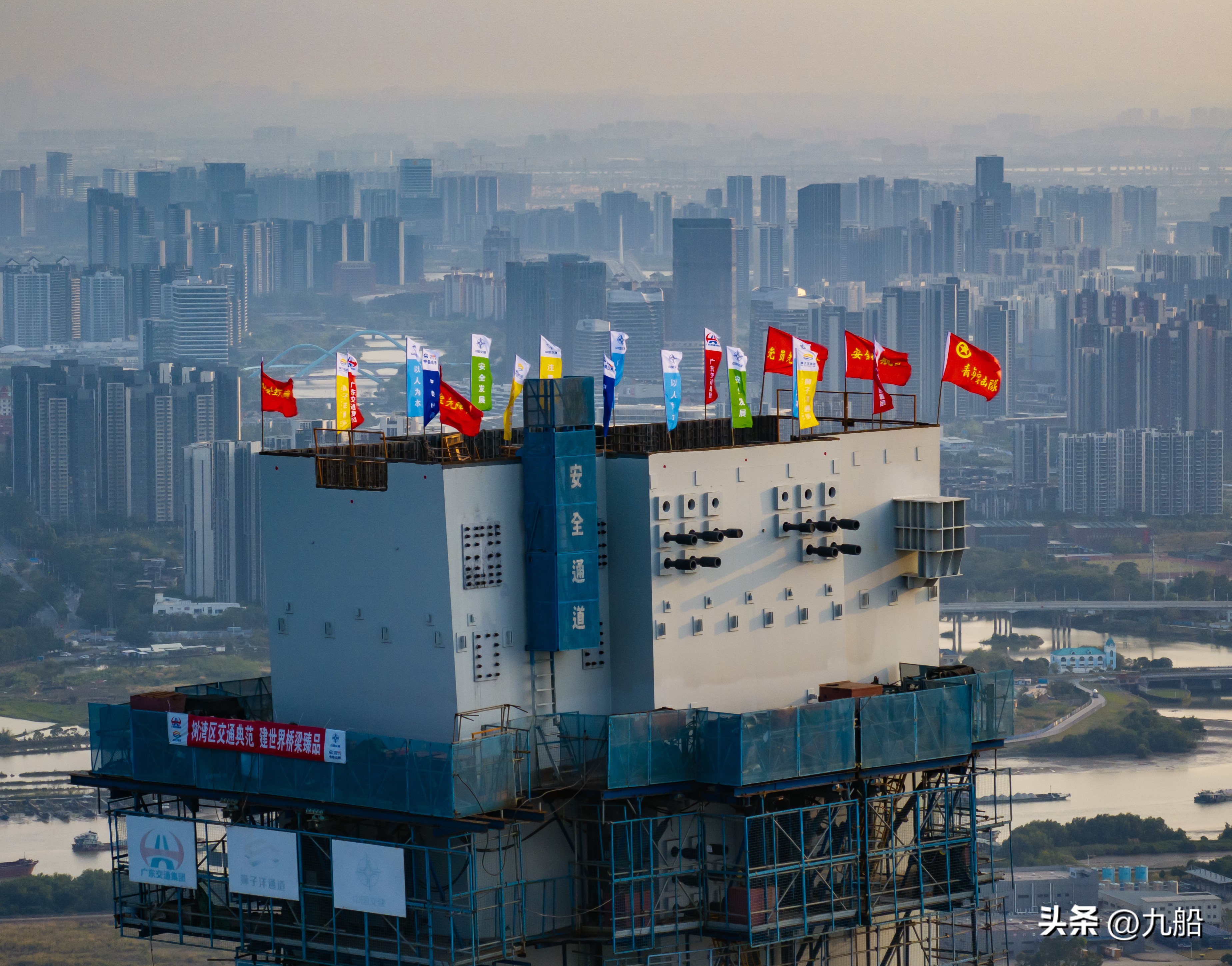 双层悬索桥世界纪录_悬索桥的发展趋势_狮子洋大桥主塔封顶